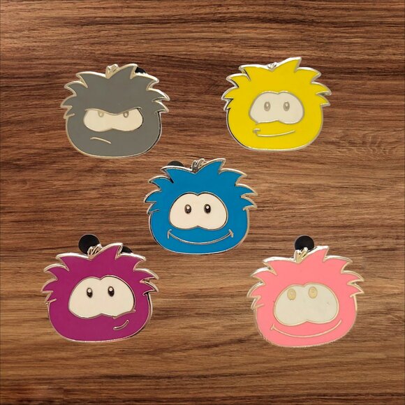 5 Club Penguin Puffle Club Disney Parks Trading Pins, Plus 2 Bonus Pins - Picture 1 of 2